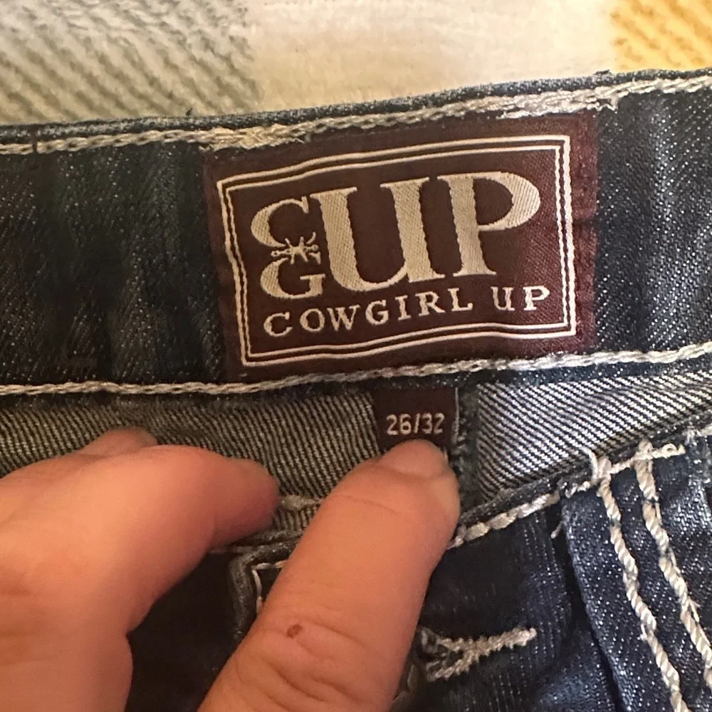 A15.  Cowgirl Up Women's Mid Rise Boot Cut Jeans embroidered pockets size 26
